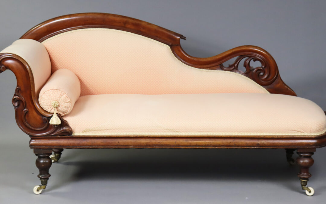 0338_c1870s Mahogany Chaise Lounge With Carved Frame & Peach Upholstery (190cm Wide)